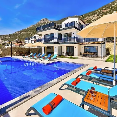 Villa July *